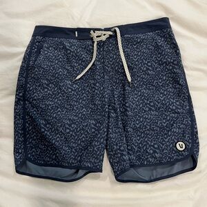 Vouri Ireland Cruise Board Shorts size 36 blue leopard